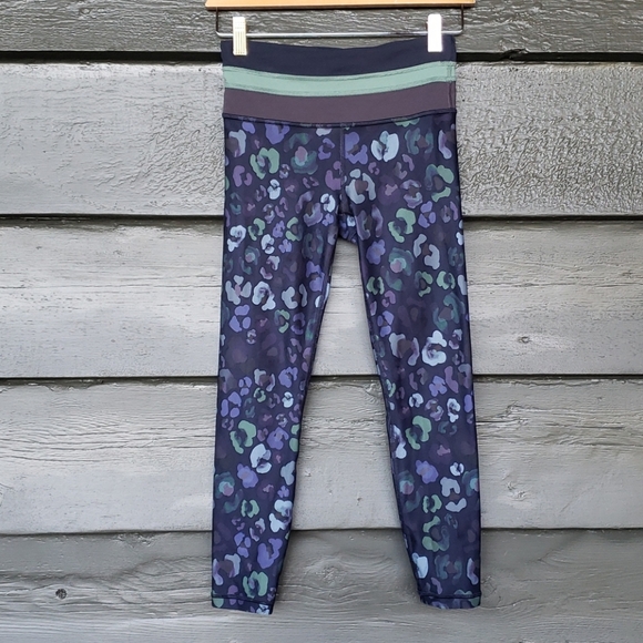 ATHLETA Elation Abstract 7/8 Powervita Legging XSP - Picture 3 of 11